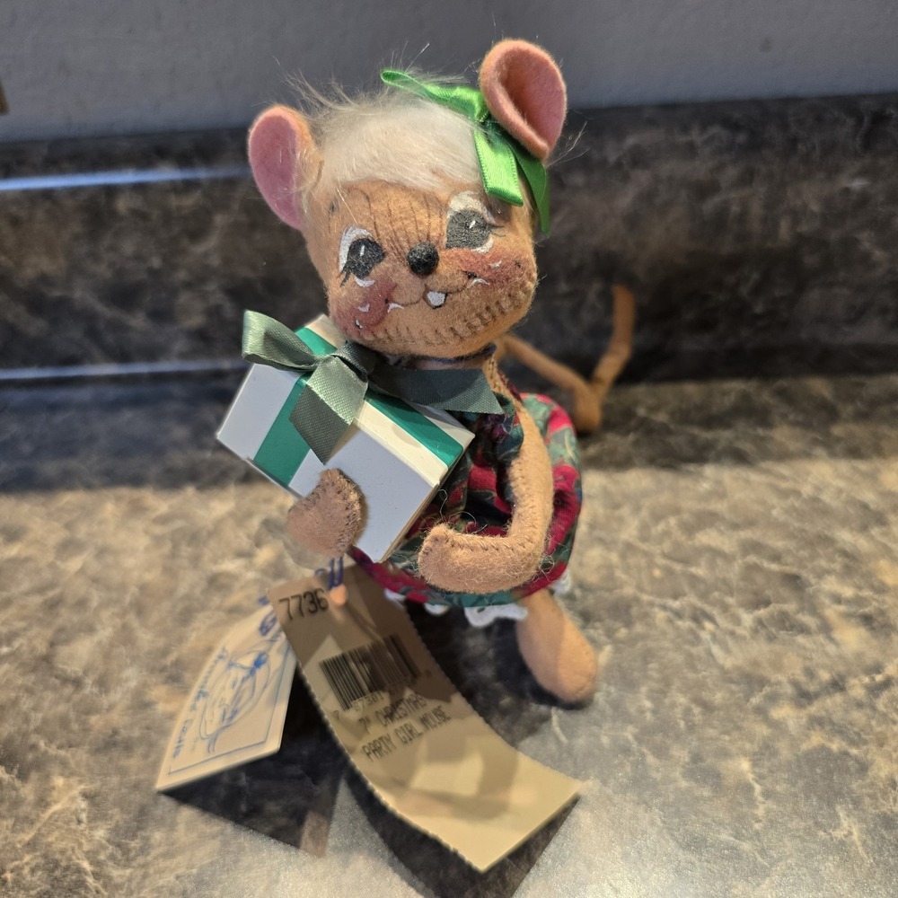 Vintage with Tags Annalee Christmas Party Girl Mouse #7736